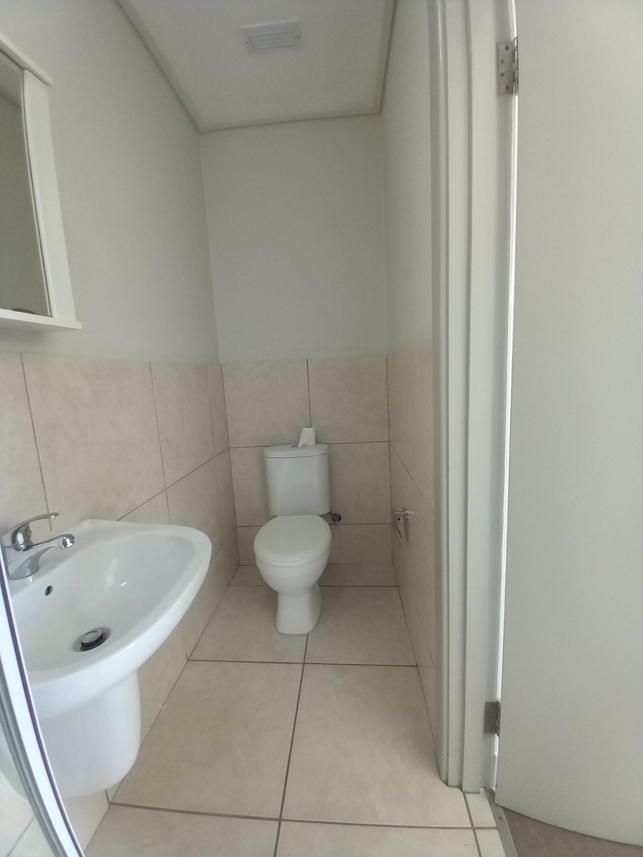 To Let 2 Bedroom Property for Rent in Royal Ascot Western Cape